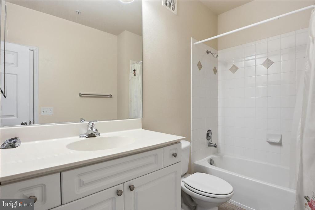 501 HUNGERFORD DRIVE Unit: 338