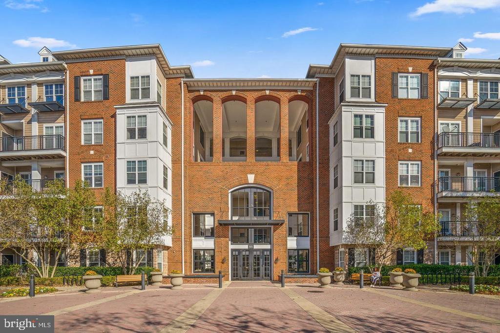 501 HUNGERFORD DRIVE Unit: 338