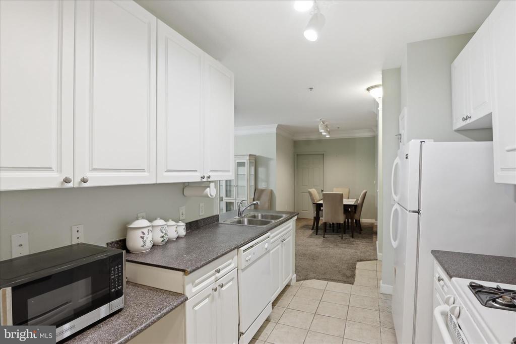 501 HUNGERFORD DRIVE Unit: 338