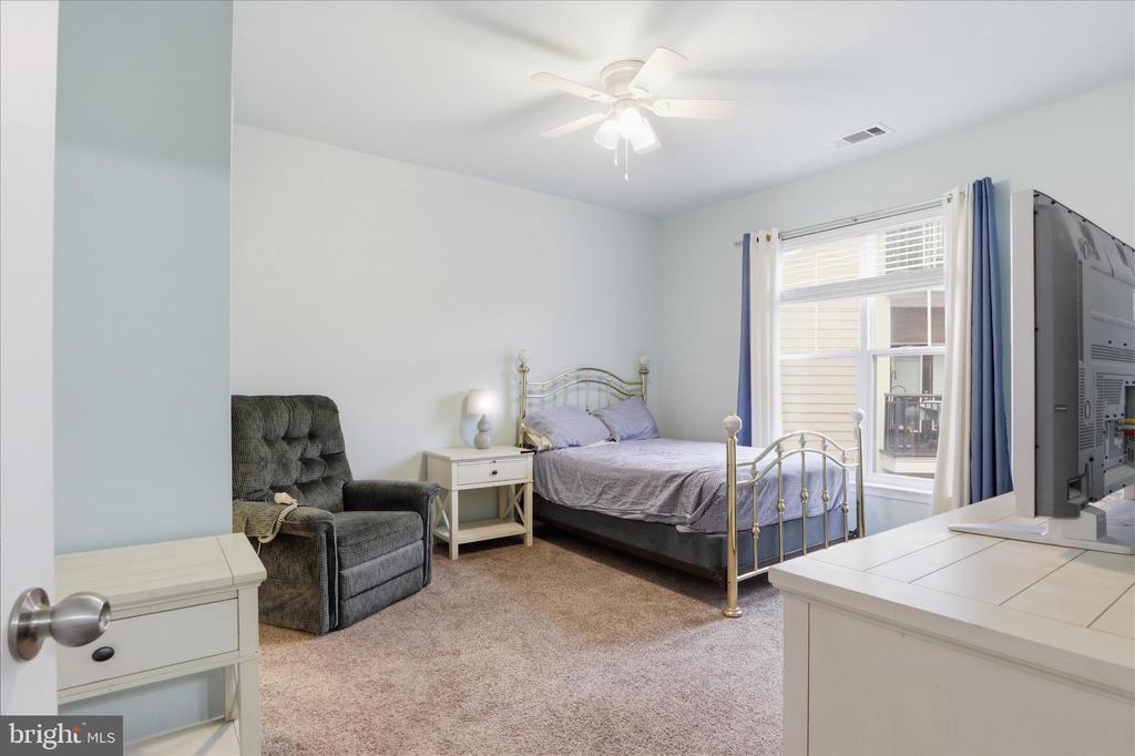 501 HUNGERFORD DRIVE Unit: 338