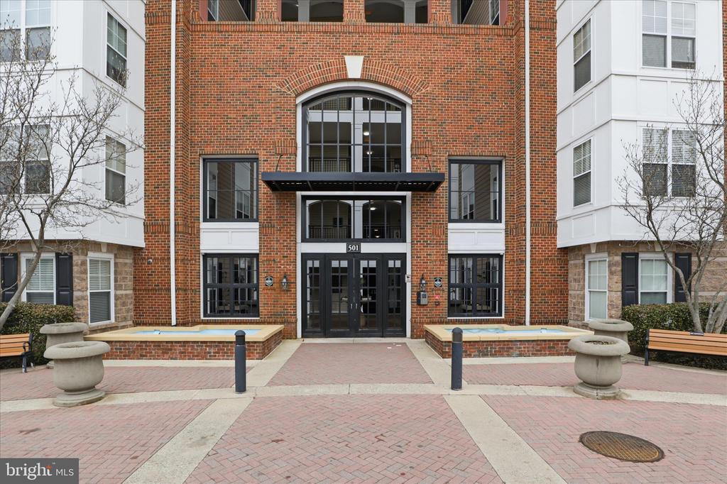 501 HUNGERFORD DRIVE Unit: 338