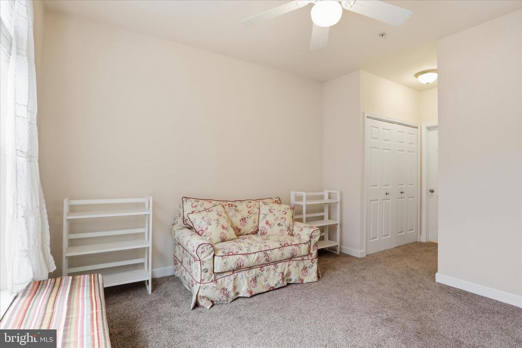 501 HUNGERFORD DRIVE Unit: 338