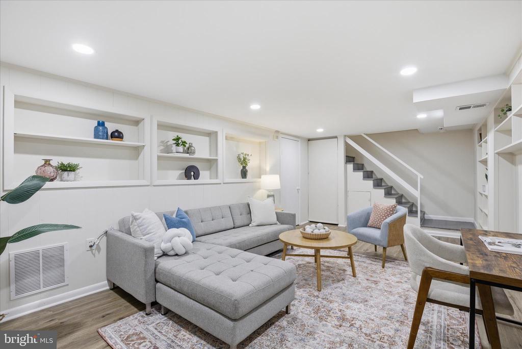 8512 HAZELWOOD DRIVE