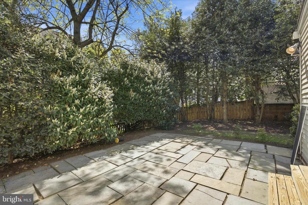 8512 HAZELWOOD DRIVE