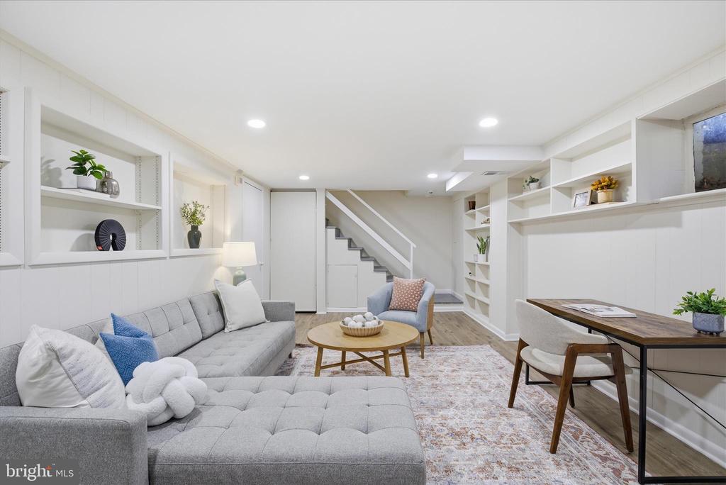 8512 HAZELWOOD DRIVE