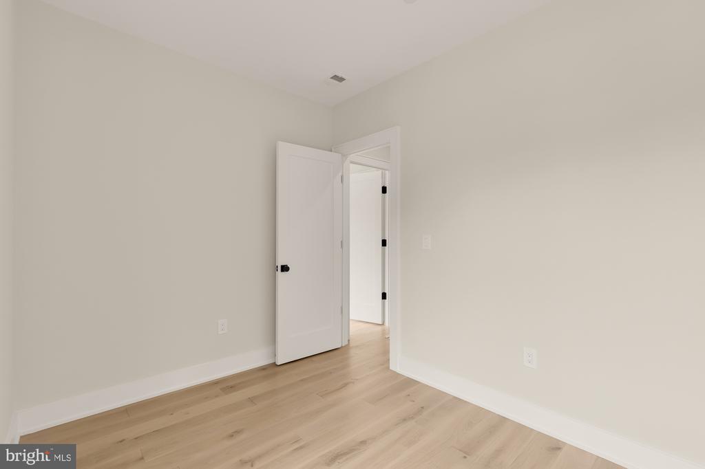 9512 FOREST ROAD