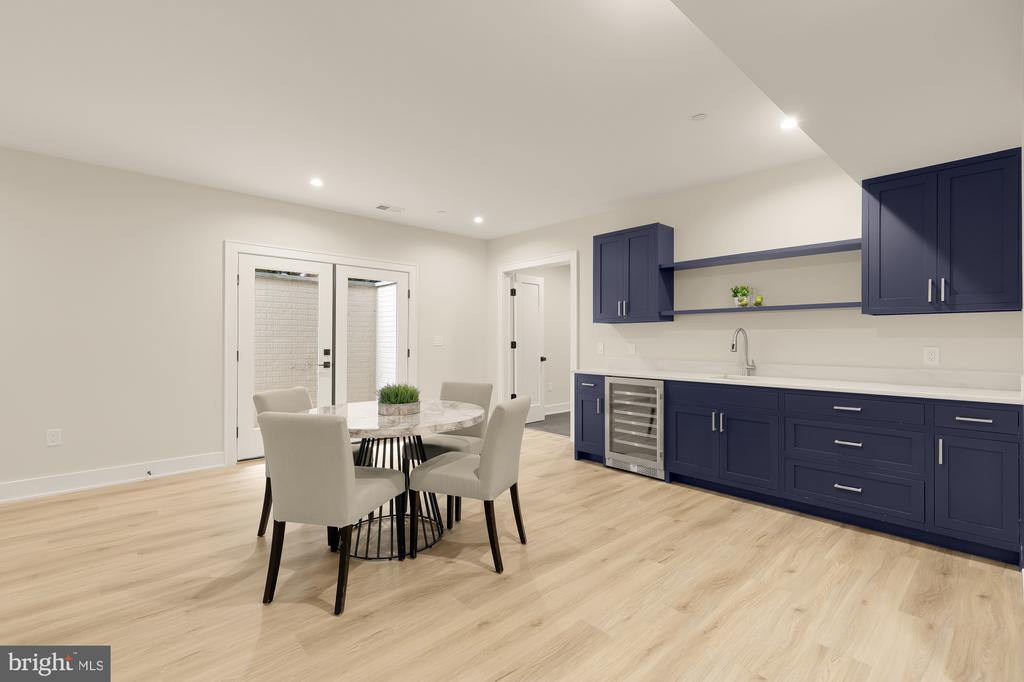 9512 FOREST ROAD