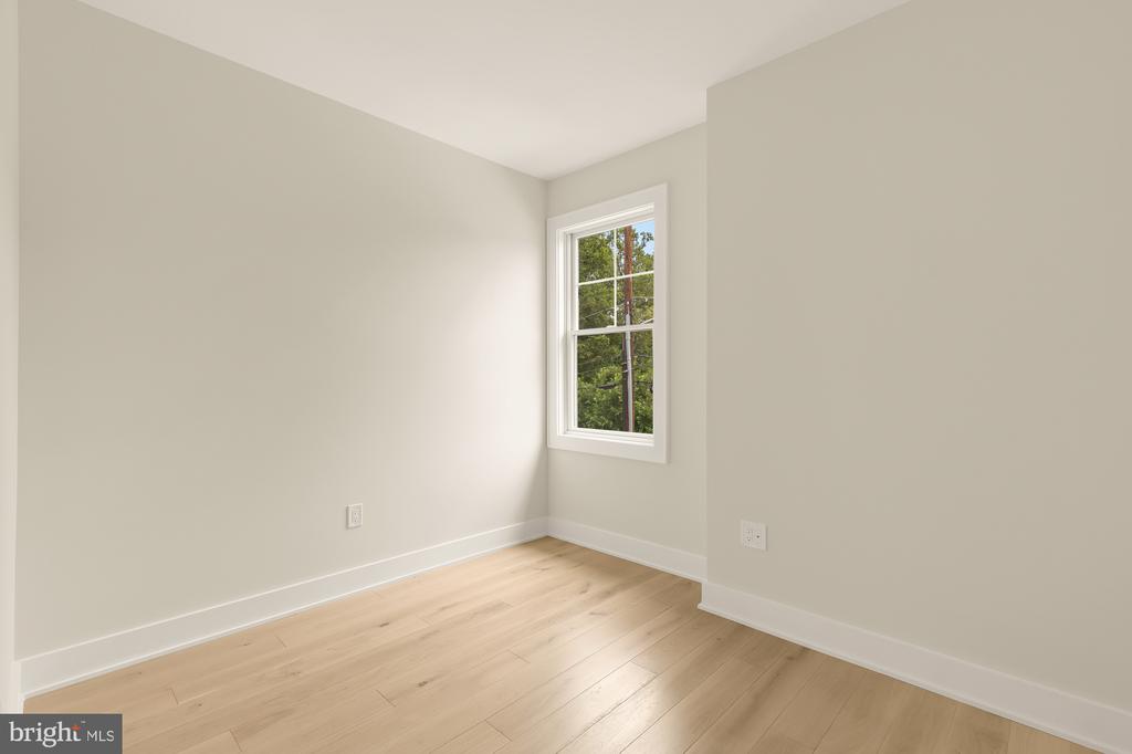 9512 FOREST ROAD