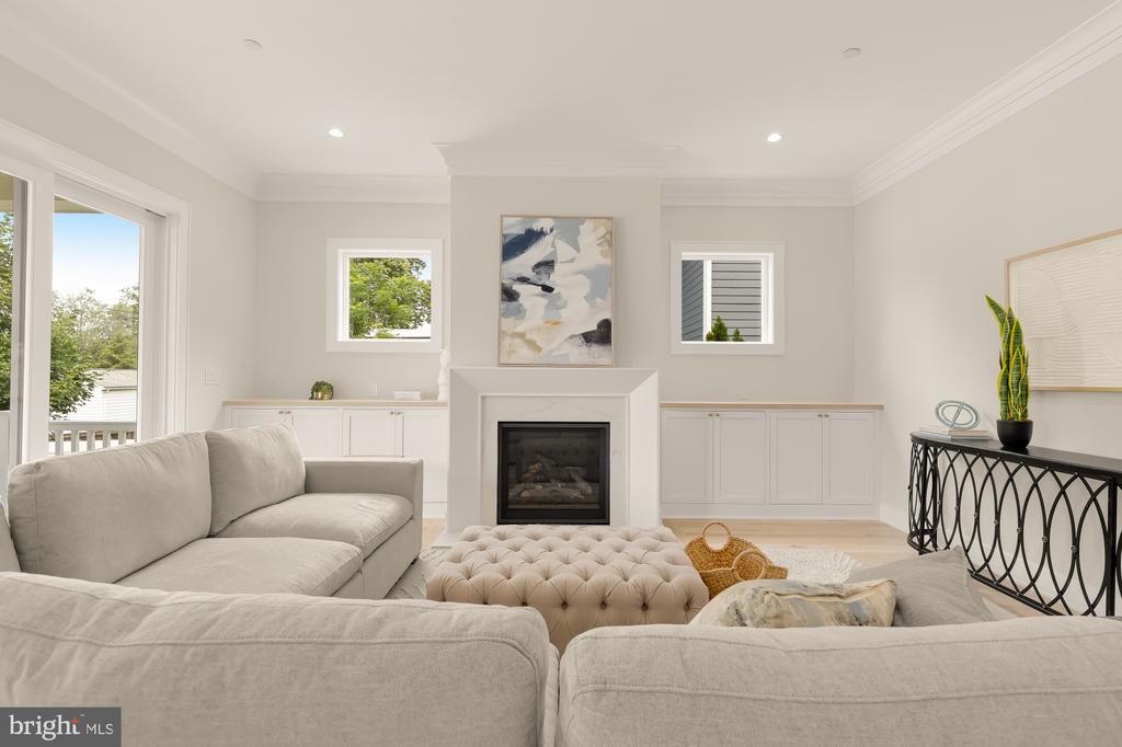 9512 FOREST ROAD