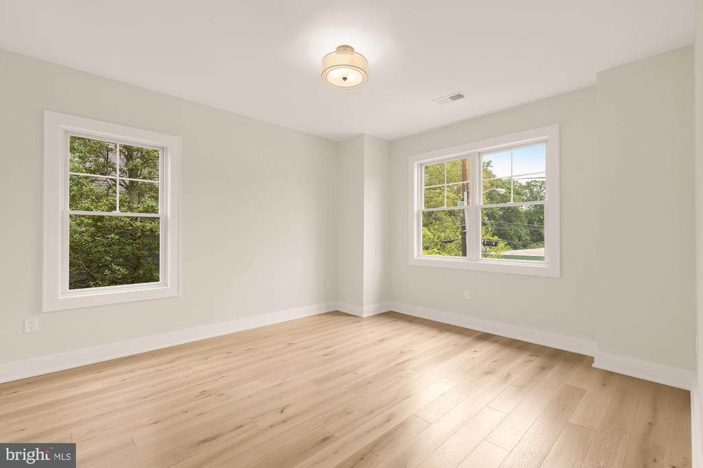 9512 FOREST ROAD