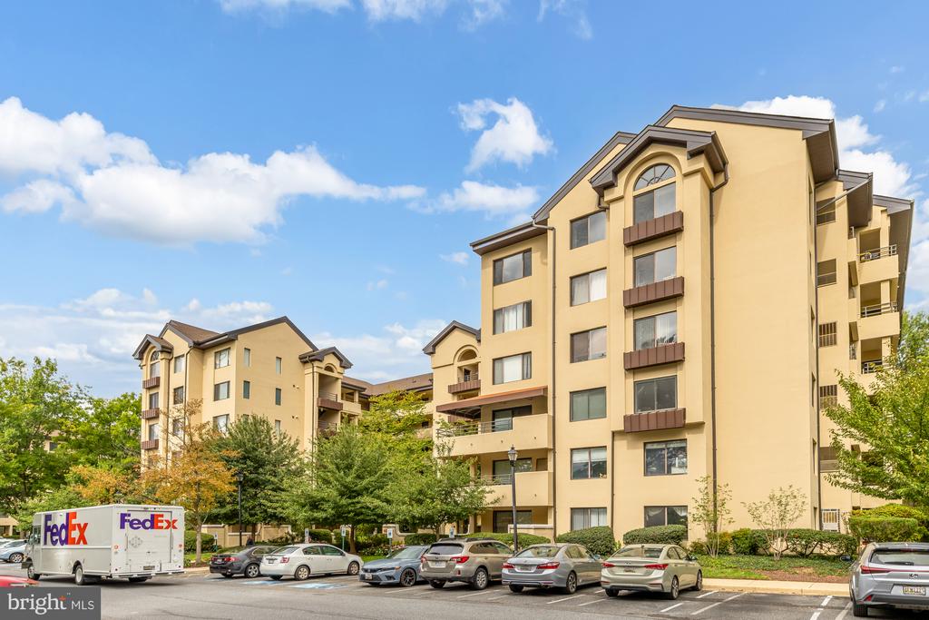 6060 CALIFORNIA CIRCLE Unit: 406
