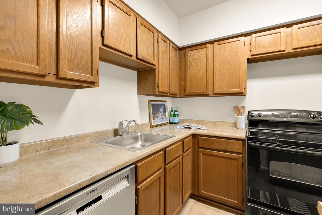 6060 CALIFORNIA CIRCLE Unit: 406