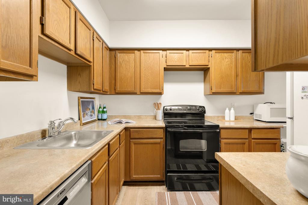 6060 CALIFORNIA CIRCLE Unit: 406