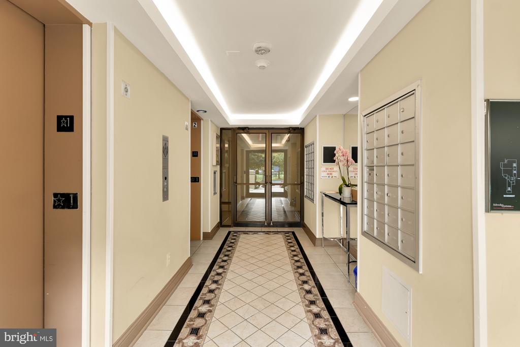 6060 CALIFORNIA CIRCLE Unit: 406