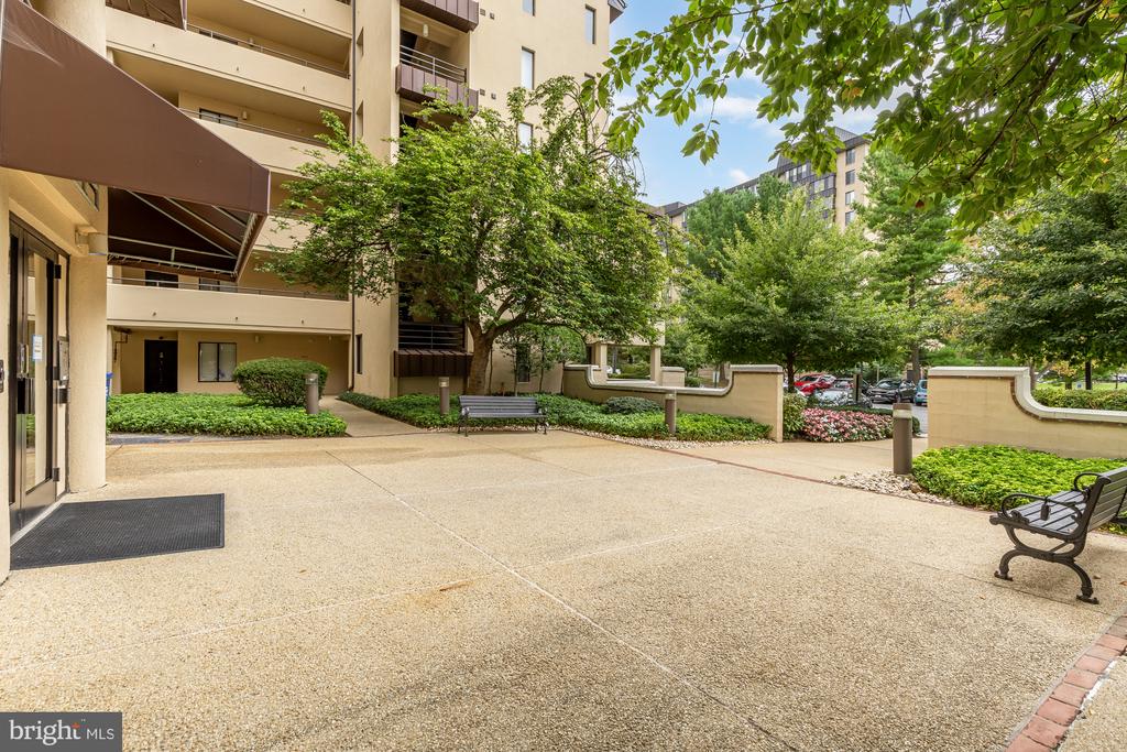 6060 CALIFORNIA CIRCLE Unit: 406