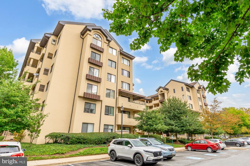 6060 CALIFORNIA CIRCLE Unit: 406