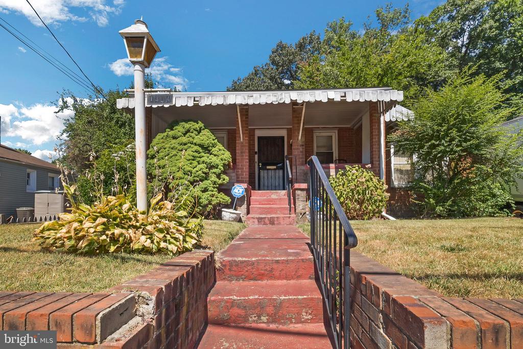 1304 CHAPEL OAKS DRIVE