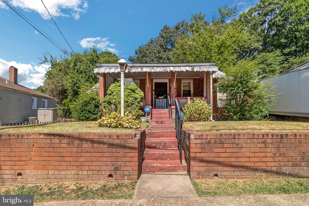 1304 CHAPEL OAKS DRIVE