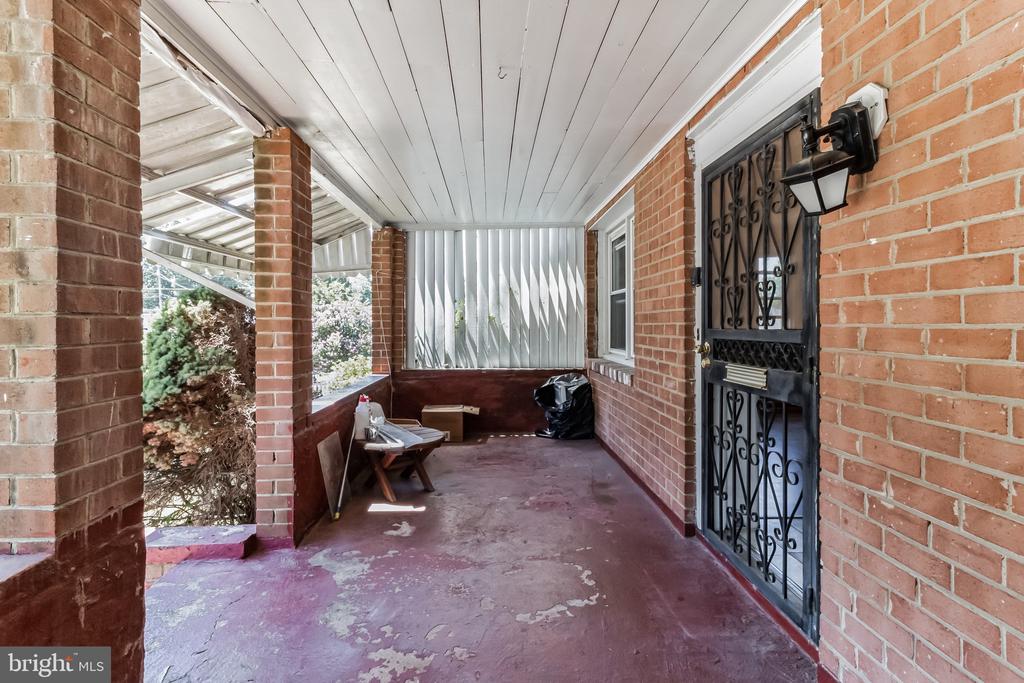 1304 CHAPEL OAKS DRIVE