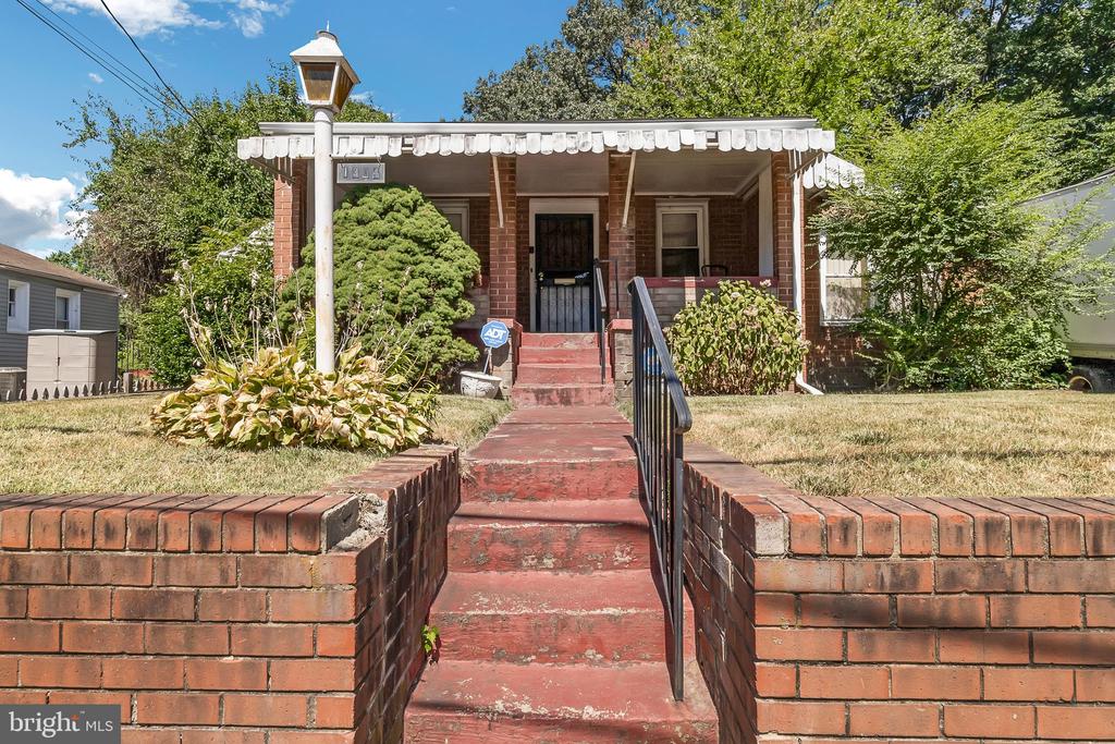 1304 CHAPEL OAKS DRIVE