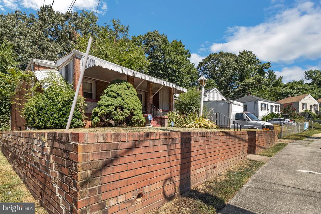 1304 CHAPEL OAKS DRIVE
