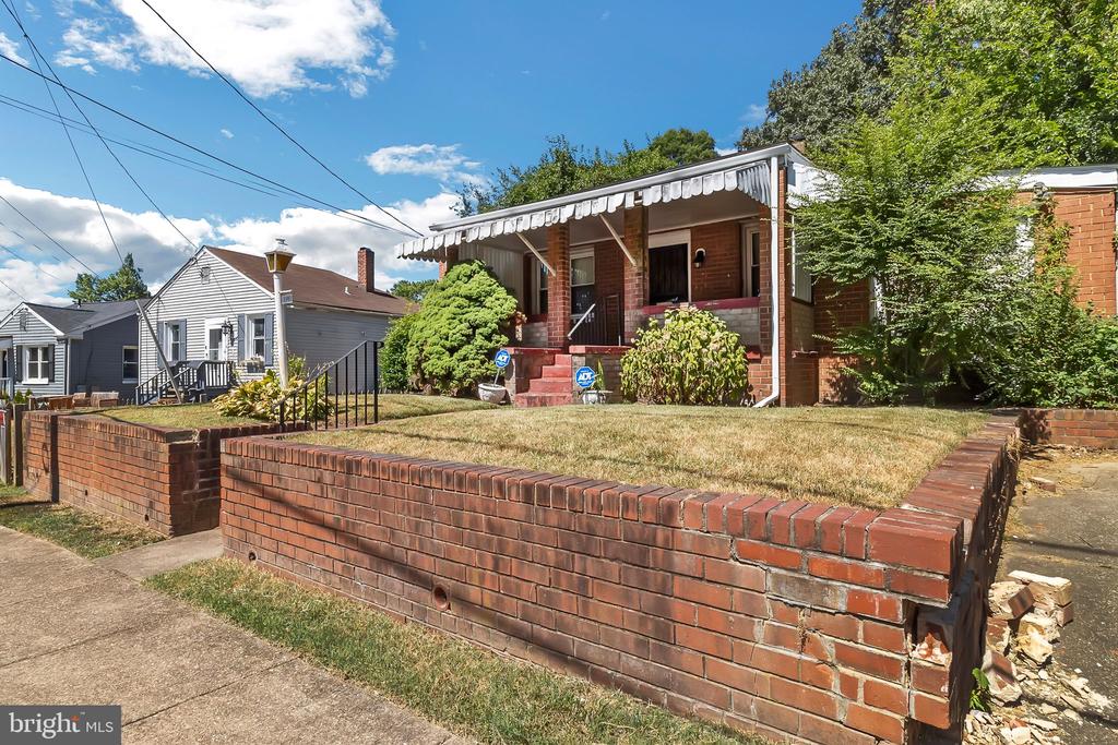 1304 CHAPEL OAKS DRIVE