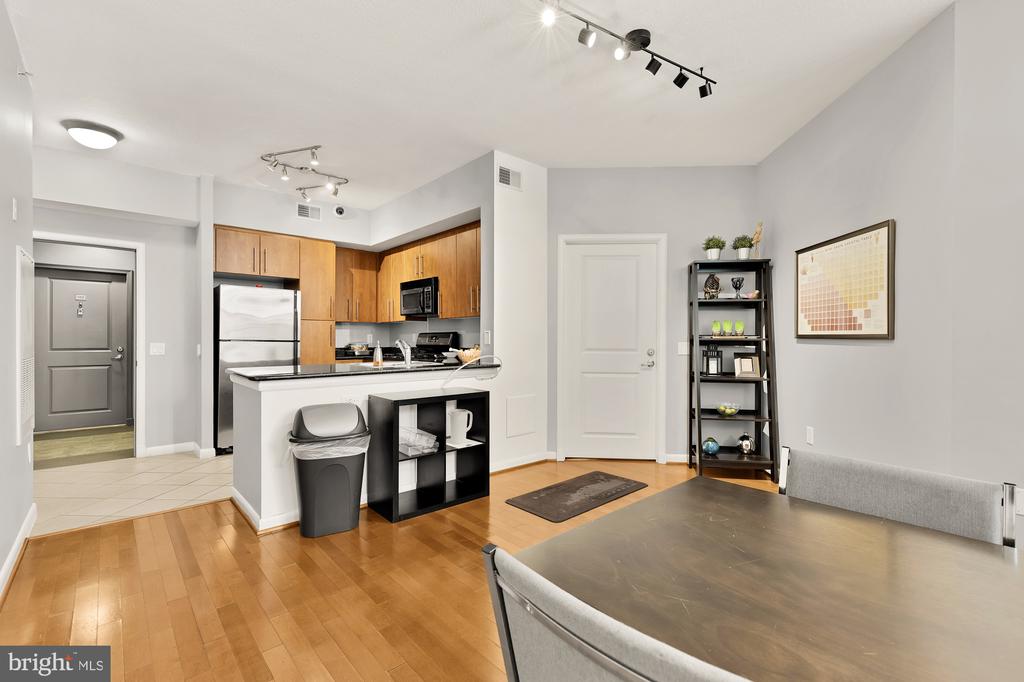 1021 N Garfield St #B37