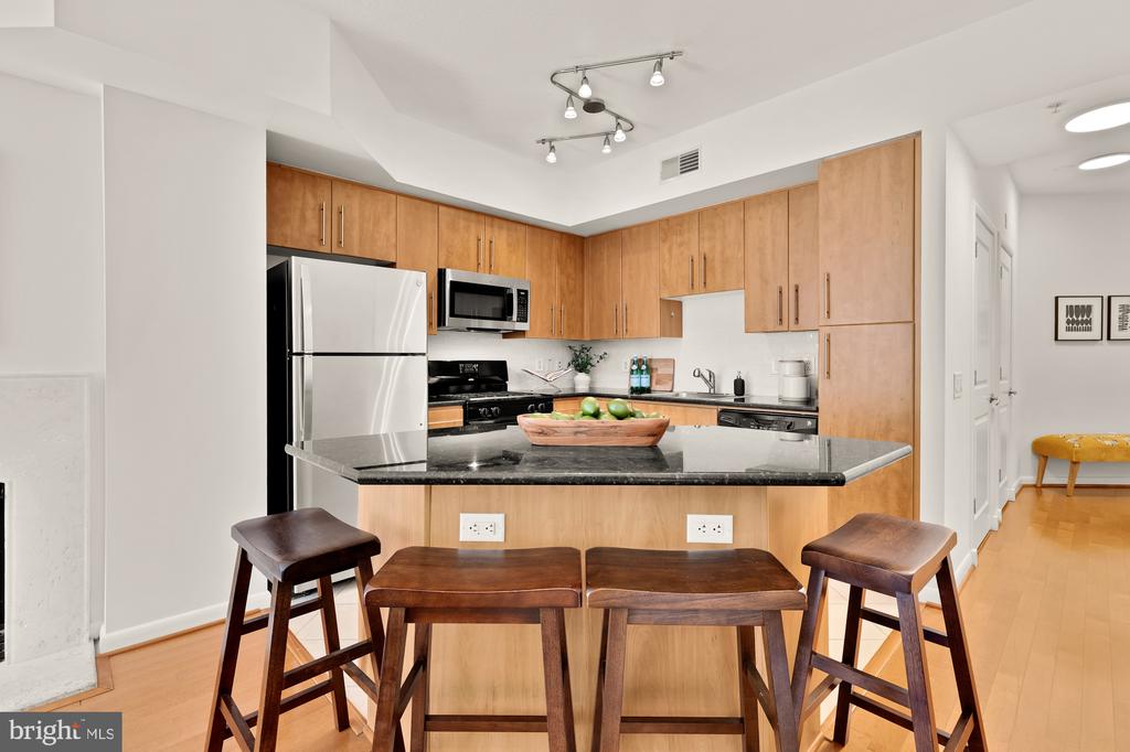 1021 N Garfield St #B37