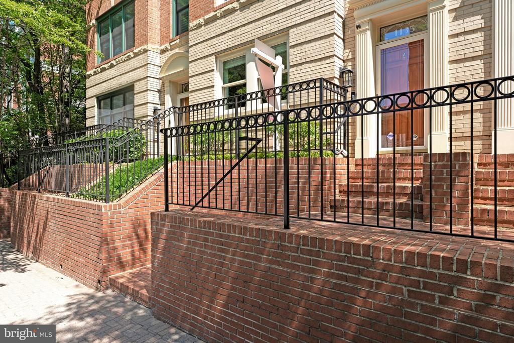 1135 KIRKWOOD ROAD
