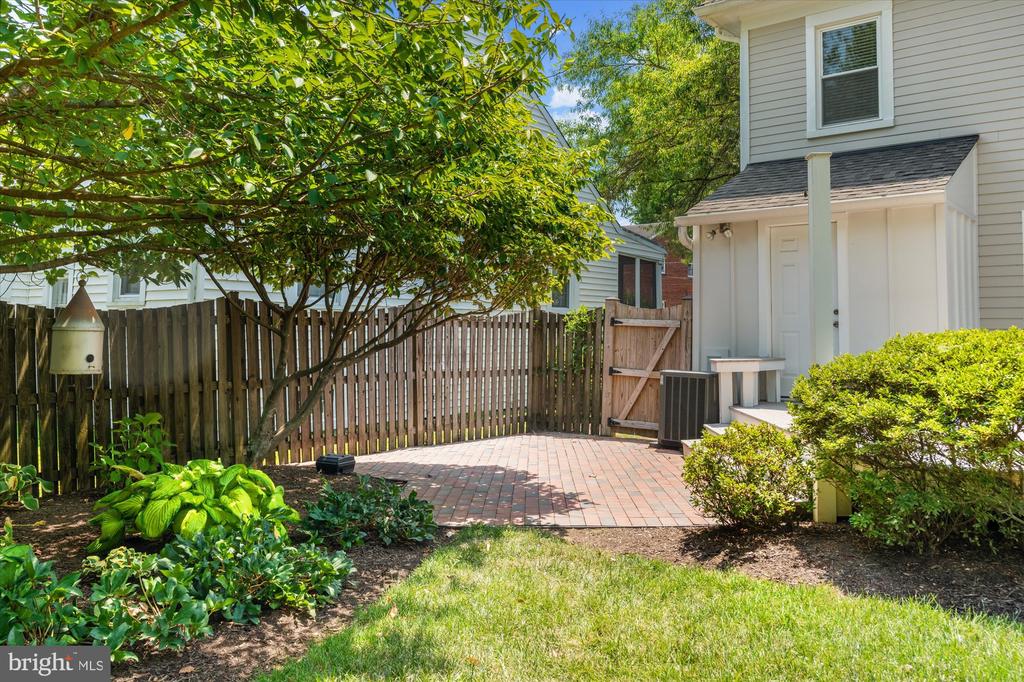 12 E WINDSOR AVENUE