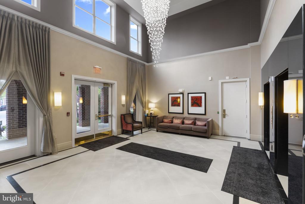 1641 International Dr #315