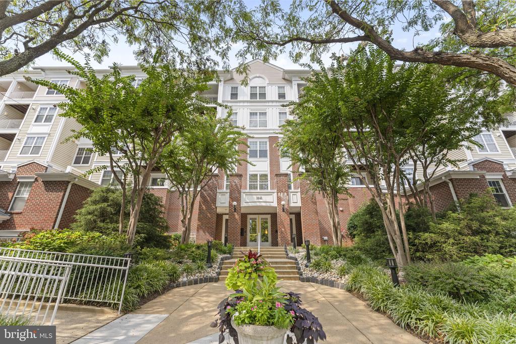 1641 International Dr #315