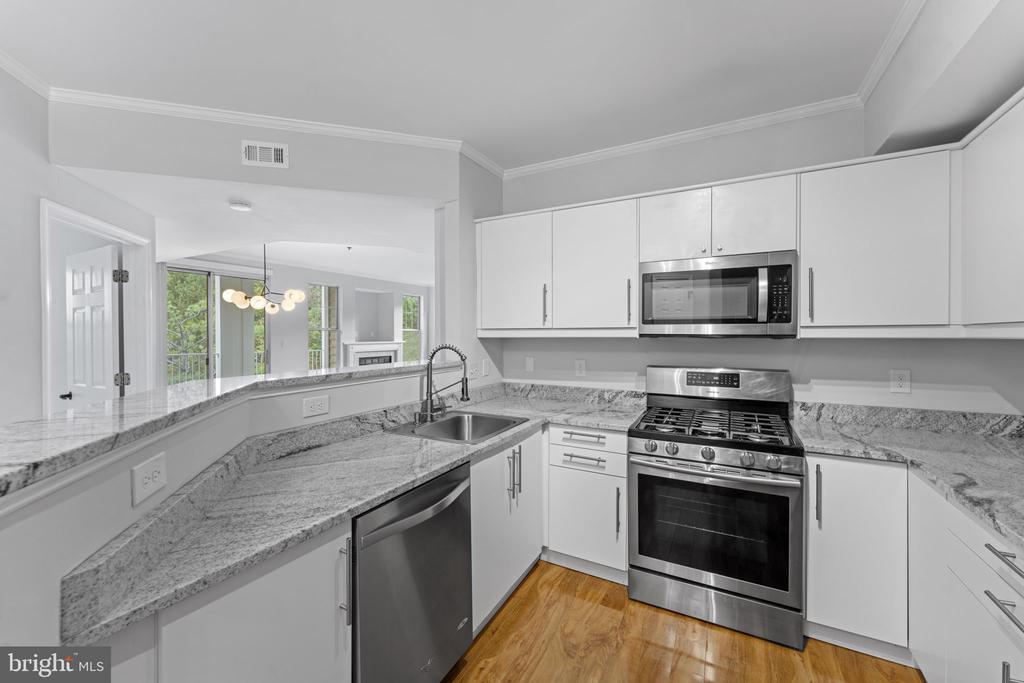 1641 International Dr #315