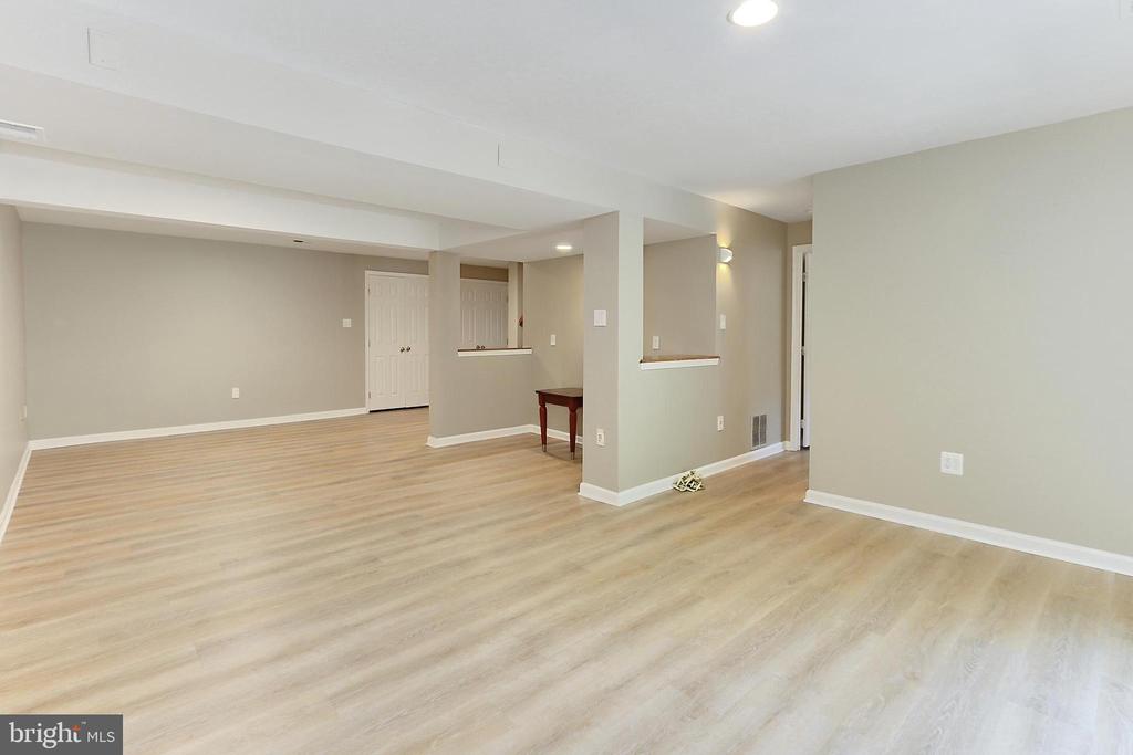 9200 Dorothy Ln