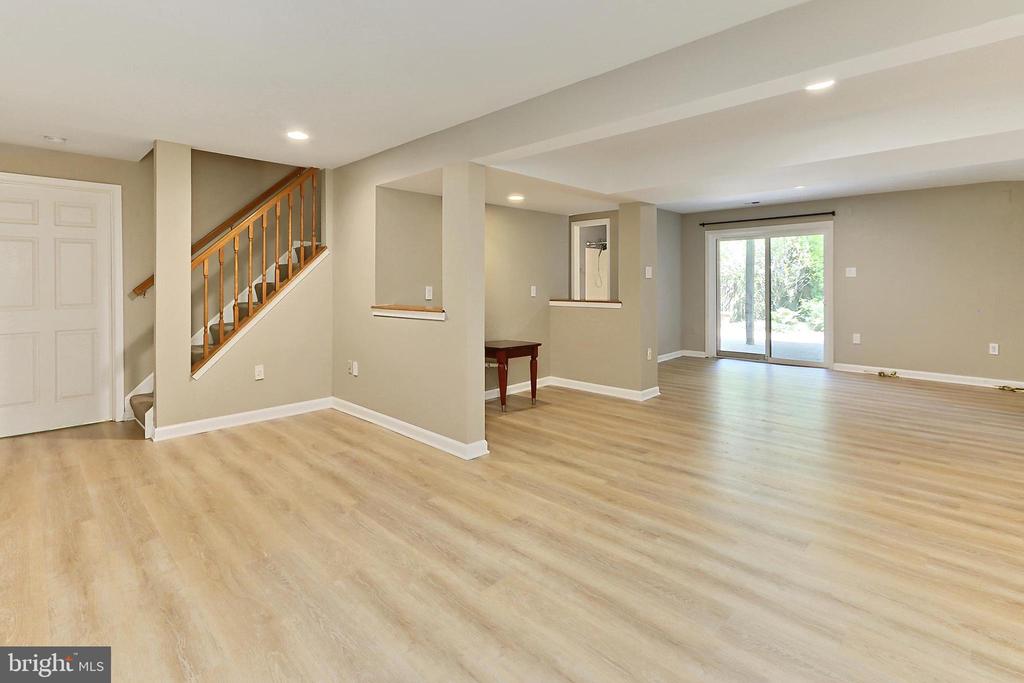 9200 Dorothy Ln