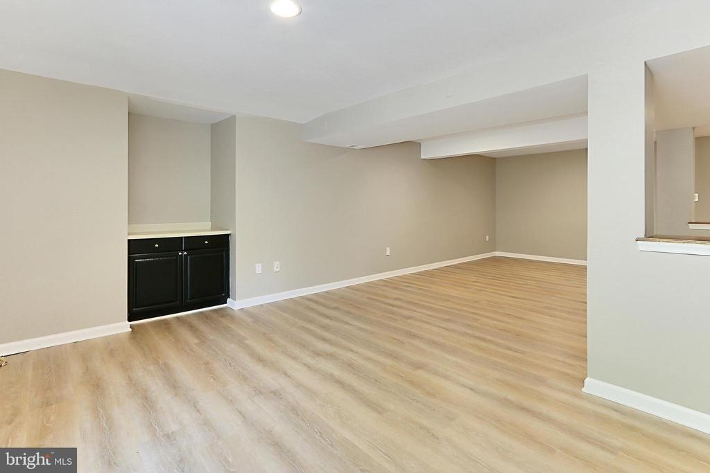 9200 Dorothy Ln