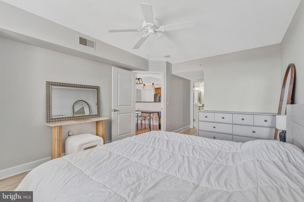 11800 SUNSET HILLS ROAD Unit: 826