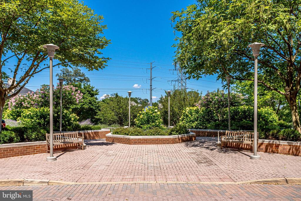 11800 SUNSET HILLS ROAD Unit: 826