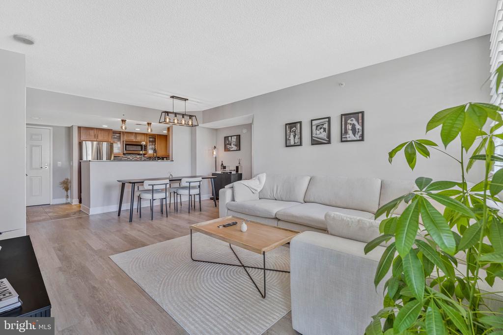 11800 SUNSET HILLS ROAD Unit: 826