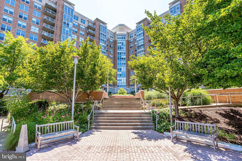11800 SUNSET HILLS ROAD Unit: 826
