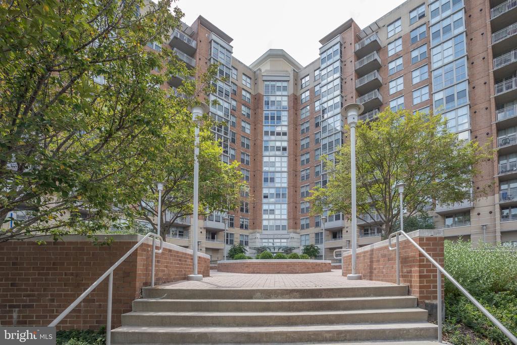 11800 SUNSET HILLS ROAD Unit: 826