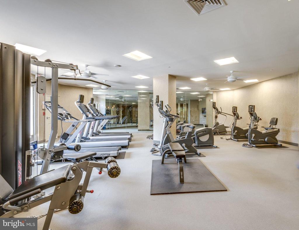 11800 SUNSET HILLS ROAD Unit: 826
