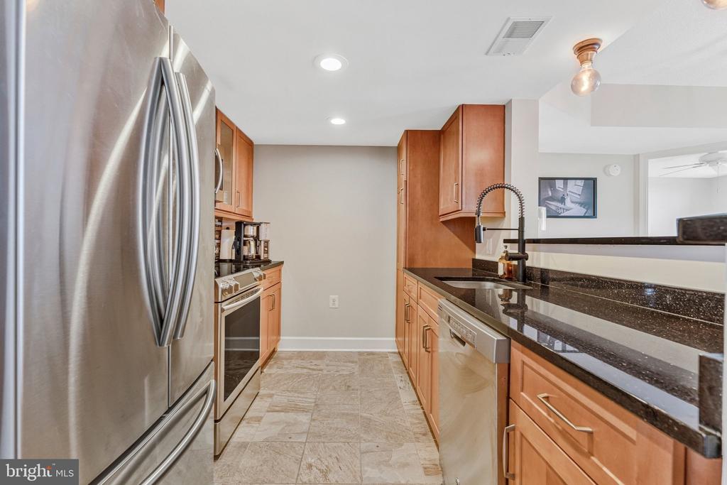 11800 SUNSET HILLS ROAD Unit: 826
