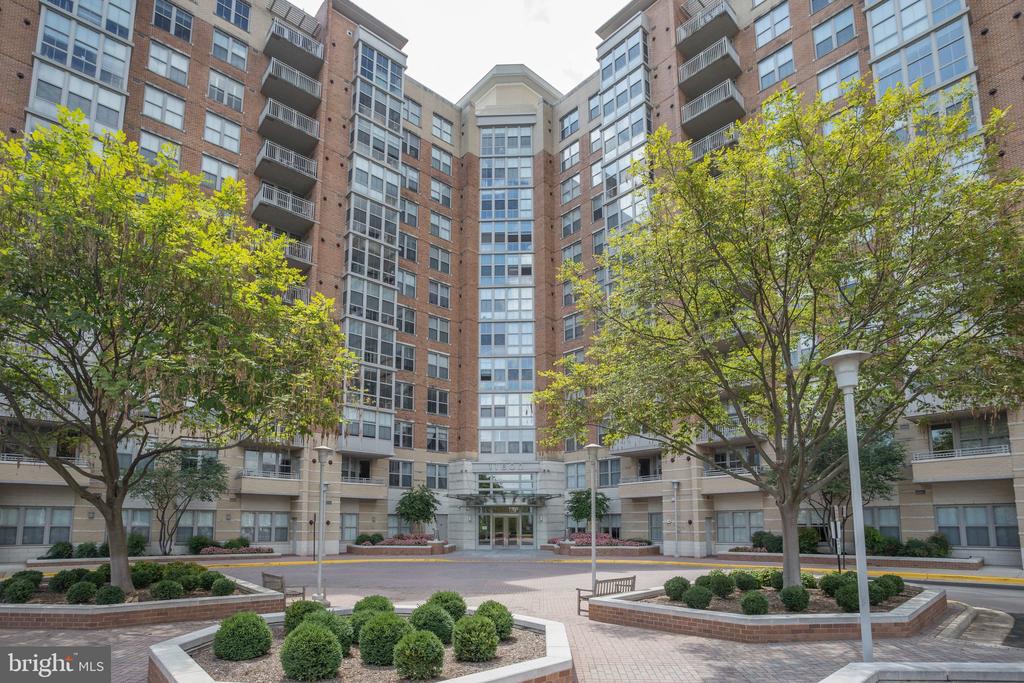 11800 SUNSET HILLS ROAD Unit: 826
