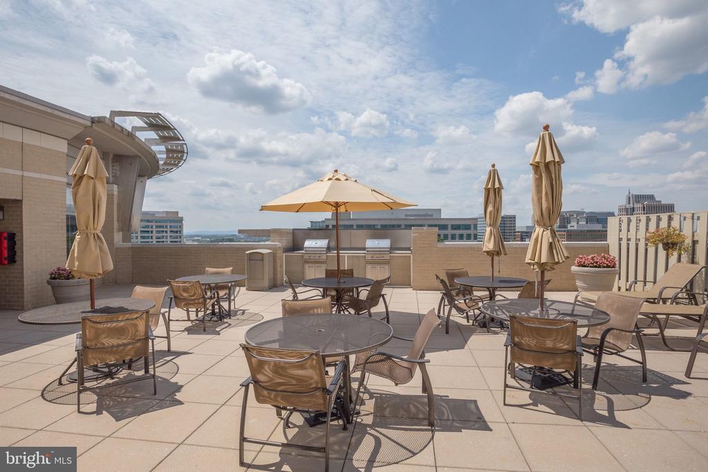 11800 SUNSET HILLS ROAD Unit: 826