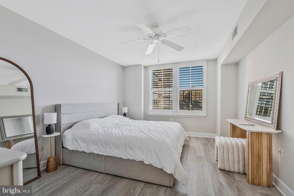 11800 SUNSET HILLS ROAD Unit: 826