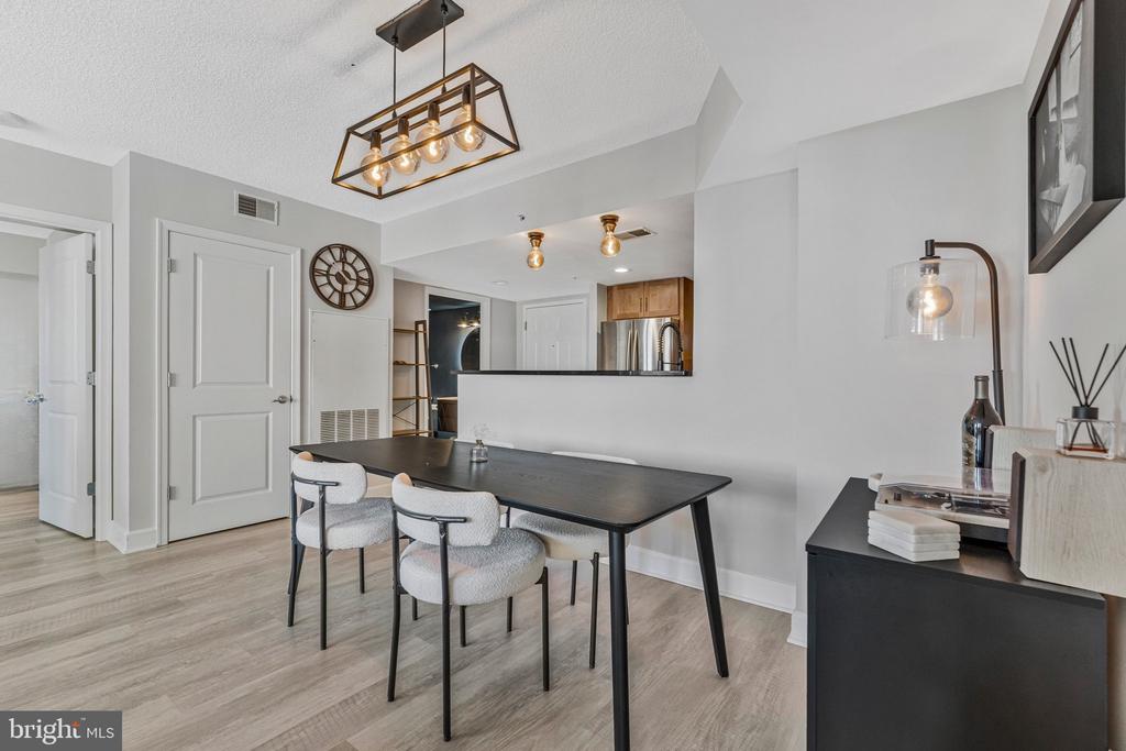 11800 SUNSET HILLS ROAD Unit: 826