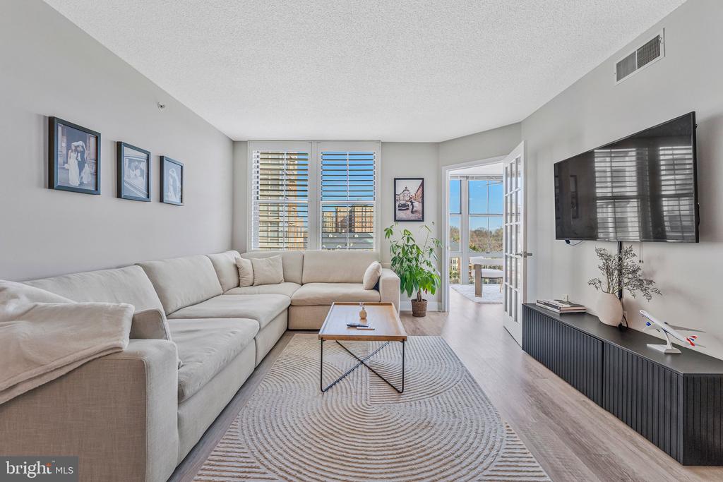 11800 SUNSET HILLS ROAD Unit: 826