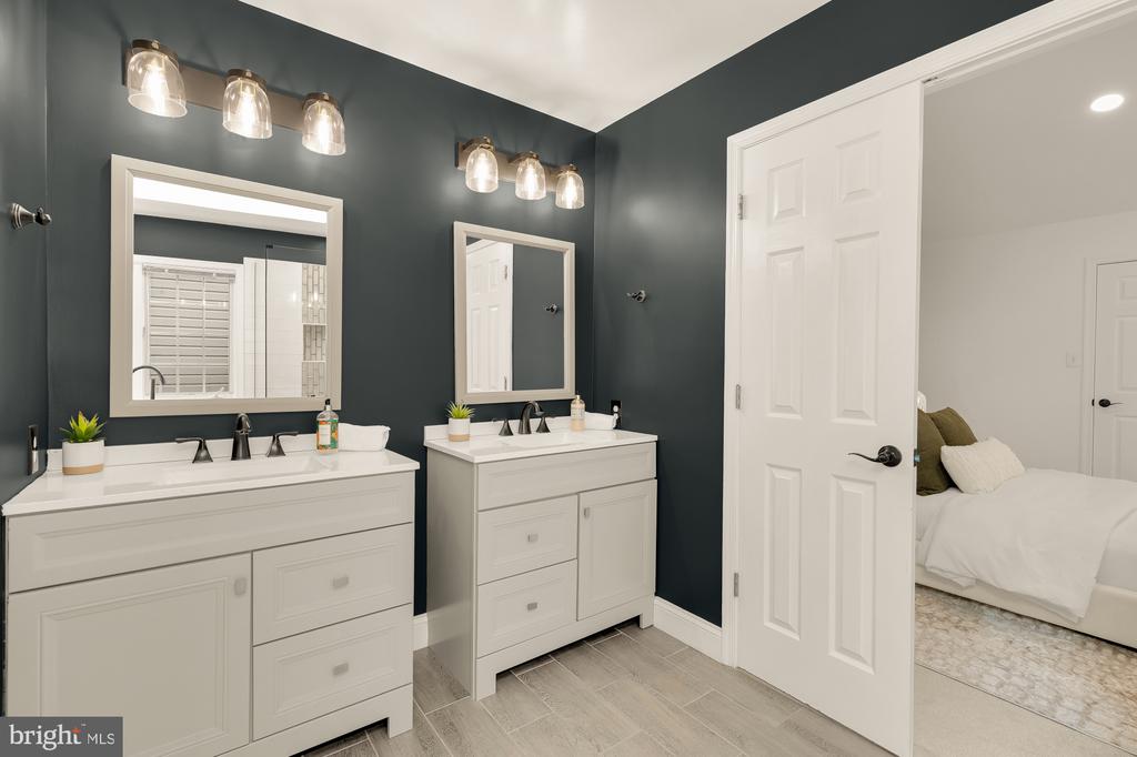 4024 HEATHERSTONE COURT