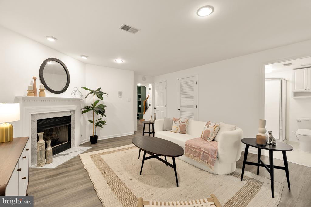 4024 HEATHERSTONE COURT